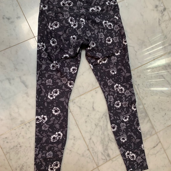 Fabletics leggings. - Picture 4 of 6